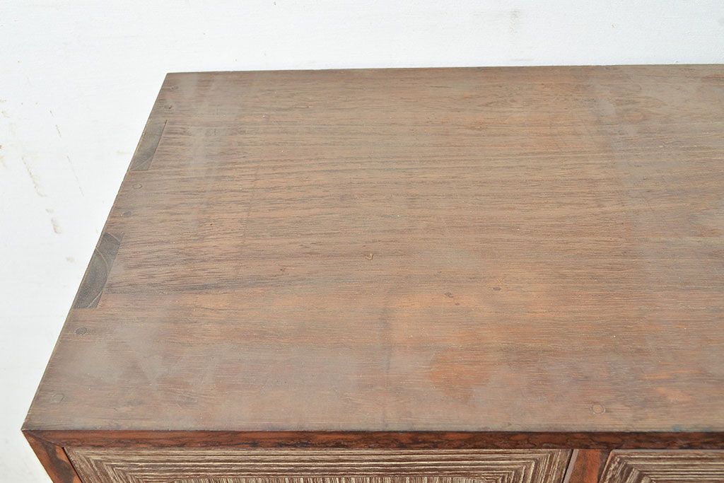 和製アンティーク　桐材と黒柿材が使われた、味わい深い趣の戸棚(収納棚、キャビネット)(R-047540)