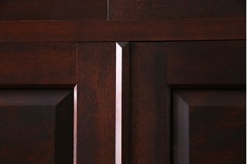 中古美品　松本民芸家具　直線的なデザインがシックな印象を醸し出すD型和タンス(箪笥、チェスト)(定価約58万円)(R-047549)