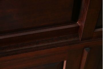 中古美品　松本民芸家具　直線的なデザインがシックな印象を醸し出すD型和タンス(箪笥、チェスト)(定価約58万円)(R-047549)