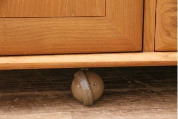 イギリスビンテージ　ERCOL(アーコール)社製の温もり溢れるウィンザーサイドボード(キャビネット、収納棚、リビングボード)(R-047550)