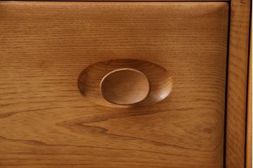 イギリスビンテージ　ERCOL(アーコール)社製の温もり溢れるウィンザーサイドボード(キャビネット、収納棚、リビングボード)(R-047550)