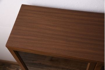 北欧ビンテージ　すっきりとしたフォルムがかっこ良いチーク材製のキャビネット(収納棚、ガラス戸棚、本箱)(R-047551)