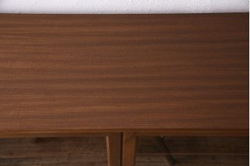 北欧ビンテージ　すっきりとしたフォルムがかっこ良いチーク材製のキャビネット(収納棚、ガラス戸棚、本箱)(R-047551)