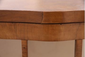 イギリスアンティーク　優雅なフォルムと美しい木目が高級感を醸し出すキャビネット(飾り棚、ガラスケース)(R-047552)