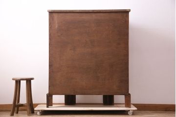 イギリスアンティーク　優雅なフォルムと美しい木目が高級感を醸し出すキャビネット(飾り棚、ガラスケース)(R-047552)