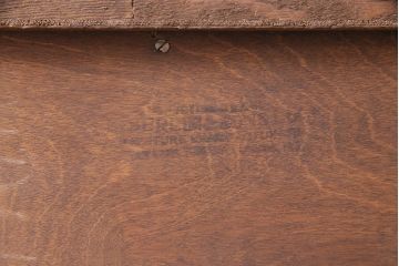 イギリスアンティーク　優雅なフォルムと美しい木目が高級感を醸し出すキャビネット(飾り棚、ガラスケース)(R-047552)