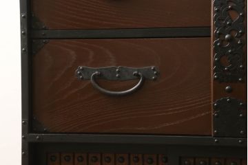 和製アンティーク　ケヤキ材の杢目と黒々とした金具が渋く格好良いリメイク時代箪笥(衣装箪笥、引き出し、収納箪笥)(R-047553)
