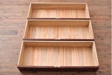 【簡易リペア限定品】和製アンティーク　前面漆塗り(ケヤキ玉杢・黒柿)　中(楠木)　天板・側面(ケヤキ)　高級品!品のある佇まいが魅力的な指物家具の重ね箪笥(収納箪笥、整理箪笥、引き出し、チェスト)(R-047558)