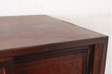 【簡易リペア限定品】和製アンティーク　前面漆塗り(ケヤキ玉杢・黒柿)　中(楠木)　天板・側面(ケヤキ)　高級品!品のある佇まいが魅力的な指物家具の重ね箪笥(収納箪笥、整理箪笥、引き出し、チェスト)(R-047558)