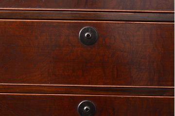 【簡易リペア限定品】和製アンティーク　前面漆塗り(ケヤキ玉杢・黒柿)　中(楠木)　天板・側面(ケヤキ)　高級品!品のある佇まいが魅力的な指物家具の重ね箪笥(収納箪笥、整理箪笥、引き出し、チェスト)(R-047558)