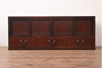 【簡易リペア限定品】和製アンティーク　前面漆塗り(ケヤキ玉杢・黒柿)　中(楠木)　天板・側面(ケヤキ)　高級品!品のある佇まいが魅力的な指物家具の箪笥ローボード(収納箪笥、時代箪笥、収納棚)(R-047559)