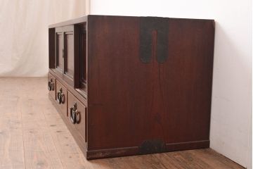 【簡易リペア限定品】和製アンティーク　前面漆塗り(ケヤキ玉杢・黒柿)　中(楠木)　天板・側面(ケヤキ)　高級品!品のある佇まいが魅力的な指物家具の箪笥ローボード(収納箪笥、時代箪笥、収納棚)(R-047559)