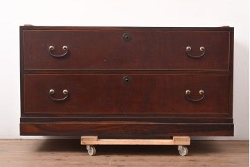 【簡易リペア限定品】和製アンティーク　前面漆塗り(ケヤキ玉杢・黒柿)　中(楠木)　側面(ケヤキ)　高級品!品のある佇まいが魅力的な指物家具の箪笥ローボード(収納箪笥、時代箪笥、引き出し、チェスト)(R-047561)
