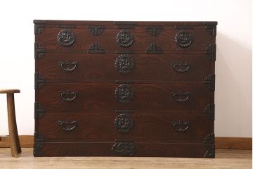 中古　伝統民芸家具　岩谷堂箪笥　No.999　くっきりとした杢目と牡丹紋様の金具が力強い存在感を放つ四尺整理タンス(衣装箪笥、引き出し、チェスト)(R-047568)