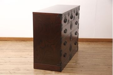 中古　伝統民芸家具　岩谷堂箪笥　No.999　くっきりとした杢目と牡丹紋様の金具が力強い存在感を放つ四尺整理タンス(衣装箪笥、引き出し、チェスト)(R-047568)