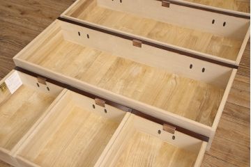 中古　伝統民芸家具　岩谷堂箪笥　No.999　くっきりとした杢目と牡丹紋様の金具が力強い存在感を放つ四尺整理タンス(衣装箪笥、引き出し、チェスト)(R-047568)