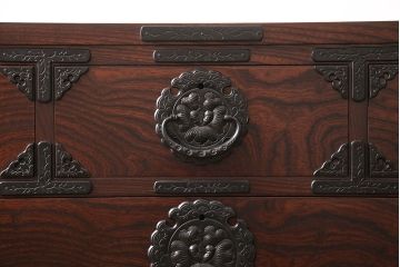 中古　伝統民芸家具　岩谷堂箪笥　No.999　くっきりとした杢目と牡丹紋様の金具が力強い存在感を放つ四尺整理タンス(衣装箪笥、引き出し、チェスト)(R-047568)