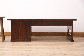 中古 秋田県の川連漆器伝統工芸　ケヤキの無垢材を使用したがんこ箪笥の片袖机(文机、座卓、ローテーブル)(R-047569)