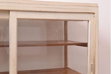 和製アンティーク　ホワイトカラーが可愛らしい雰囲気づくりをしてくれるガラスケース(ショーケース、陳列棚)(R-047570)