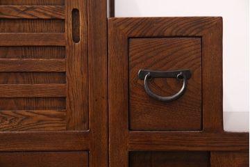 和製ヴィンテージ　総ニレ材　お部屋に取り入れやすいサイズが魅力的な民芸階段箪笥(和箪笥、ビンテージ)(R-047571)