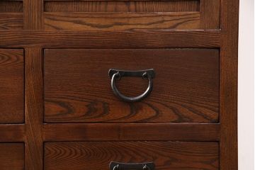 和製ヴィンテージ　総ニレ材　お部屋に取り入れやすいサイズが魅力的な民芸階段箪笥(和箪笥、ビンテージ)(R-047571)