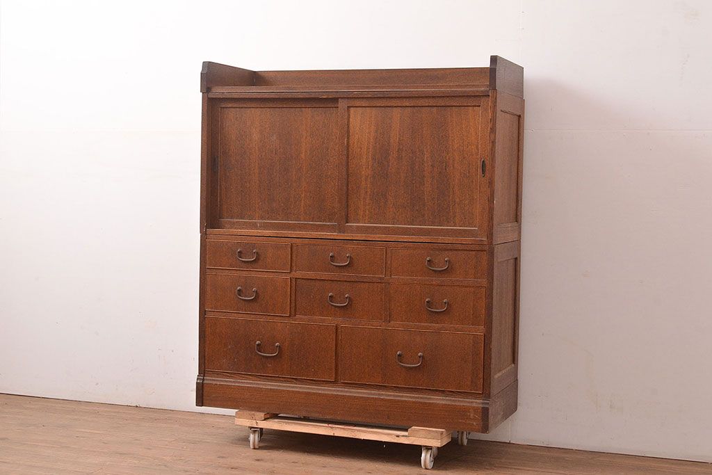 和製アンティーク　三越　三方槐(エンジュ)材製　高級品!!　漆塗り　上質な和の暮らしを味わえる指物家具の食器棚(収納棚、戸棚、キャビネット)(R-047572)