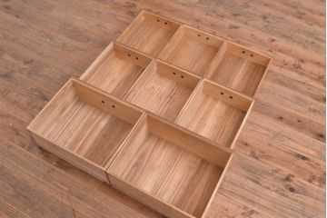 和製アンティーク　三越　三方槐(エンジュ)材製　高級品!!　漆塗り　上質な和の暮らしを味わえる指物家具の食器棚(収納棚、戸棚、キャビネット)(R-047572)