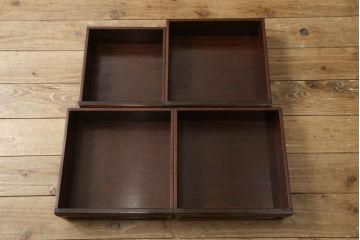 中古　国産指物家具　花梨(カリン)材　松竹梅図　漆塗りの艶やかな木肌が美しい飾り棚(定価約48万円)(茶棚)(R-047574)
