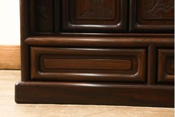 中古　国産指物家具　花梨(カリン)材　松竹梅図　漆塗りの艶やかな木肌が美しい飾り棚(定価約48万円)(茶棚)(R-047574)