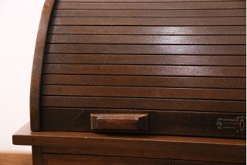 和製アンティーク　ロータイプが珍しい、ナラ材製のロールトップデスク(片袖デスク、座卓、座机、在宅ワーク、在宅用ワークデスク)(R-047575)