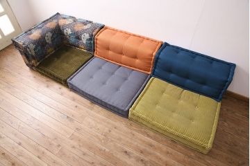 中古　一際目を引く個性的なデザインが素敵なRoche Bobois(ロッシュボボア)のソファ&クッションセット(3人掛け、2人掛け、1人掛け)(定価約110万円)(R-047576)