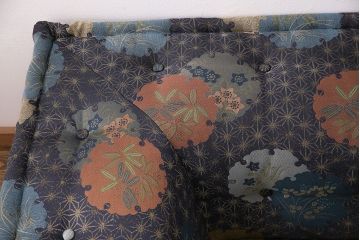 中古　一際目を引く個性的なデザインが素敵なRoche Bobois(ロッシュボボア)のソファ&クッションセット(3人掛け、2人掛け、1人掛け)(定価約110万円)(R-047576)