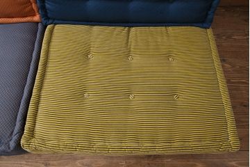 中古　一際目を引く個性的なデザインが素敵なRoche Bobois(ロッシュボボア)のソファ&クッションセット(3人掛け、2人掛け、1人掛け)(定価約110万円)(R-047576)