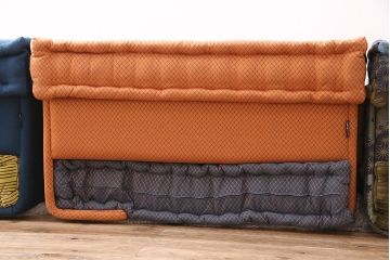 中古　一際目を引く個性的なデザインが素敵なRoche Bobois(ロッシュボボア)のソファ&クッションセット(3人掛け、2人掛け、1人掛け)(定価約110万円)(R-047576)