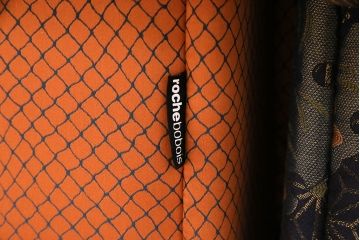 中古　一際目を引く個性的なデザインが素敵なRoche Bobois(ロッシュボボア)のソファ&クッションセット(3人掛け、2人掛け、1人掛け)(定価約110万円)(R-047576)