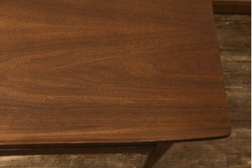 北欧ヴィンテージ　天板のデザインが珍しいチーク材製のセンターテーブル(コーヒーテーブル、ローテーブル、ビンテージ)(R-047580)