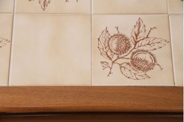 北欧ビンテージ　レトロなタイルトップが目を引くセンターテーブル(コーヒーテーブル、ローテーブル)(R-047582)