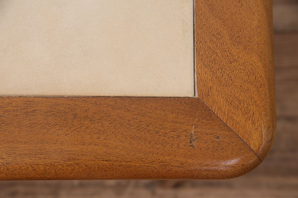 北欧ビンテージ　レトロなタイルトップが目を引くセンターテーブル(コーヒーテーブル、ローテーブル)(R-047582)