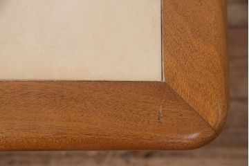 北欧ビンテージ　レトロなタイルトップが目を引くセンターテーブル(コーヒーテーブル、ローテーブル)(R-047582)