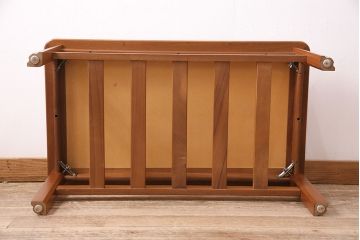 北欧ビンテージ　レトロなタイルトップが目を引くセンターテーブル(コーヒーテーブル、ローテーブル)(R-047582)