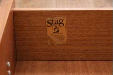 イギリスヴィンテージ　STAG(スタッグ)社　ミッドセンチュリースタイルにおすすめのチェスト(引き出し、サイドチェスト、ビンテージ)(R-047587)