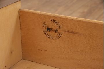 アメリカヴィンテージ　BASSETT FURNITURE(バセットファニチャー)　優美な雰囲気漂うマホガニー材製のサイドボード(引き出し、チェスト、ビンテージ)(R-047588)