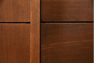 アメリカヴィンテージ　BASSETT FURNITURE(バセットファニチャー)　優美な雰囲気漂うマホガニー材製のサイドボード(引き出し、チェスト、ビンテージ)(R-047588)
