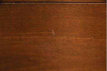 アメリカヴィンテージ　BASSETT FURNITURE(バセットファニチャー)　優美な雰囲気漂うマホガニー材製のサイドボード(引き出し、チェスト、ビンテージ)(R-047588)
