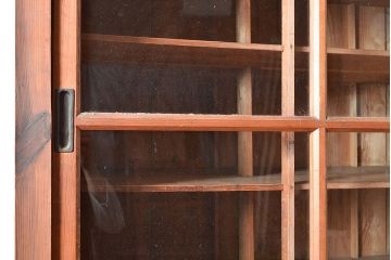 和製アンティーク　前面松材　収納がたっぷりできる、堂々とした佇まいの収納棚(食器棚、戸棚、キャビネット)(R-047589)