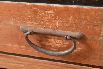 和製アンティーク　前面松材　収納がたっぷりできる、堂々とした佇まいの収納棚(食器棚、戸棚、キャビネット)(R-047589)