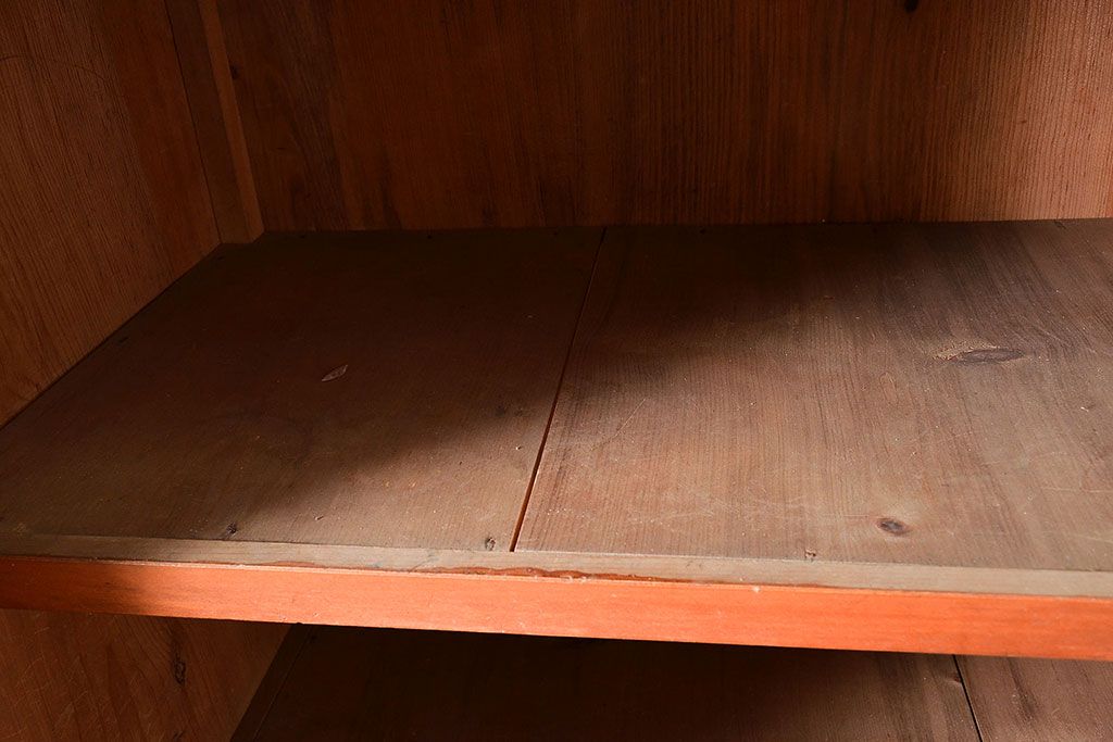 和製アンティーク　前面ヒノキ材　ノスタルジックな空間を高める三尺重ね戸棚(収納棚、キャビネット、食器棚)(R-047592)