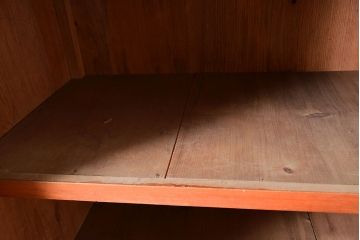 和製アンティーク　前面ヒノキ材　ノスタルジックな空間を高める三尺重ね戸棚(収納棚、キャビネット、食器棚)(R-047592)