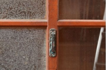 和製アンティーク　前面ヒノキ材　ノスタルジックな空間を高める三尺重ね戸棚(収納棚、キャビネット、食器棚)(R-047592)