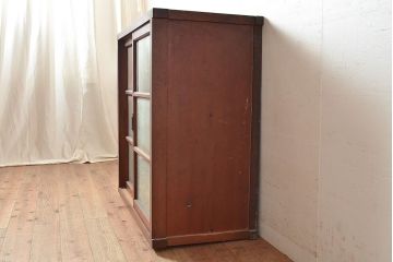 和製アンティーク　前面ヒノキ材　ノスタルジックな空間を高める戸棚(収納棚、キャビネット、食器棚、サイドボード)(R-047593)